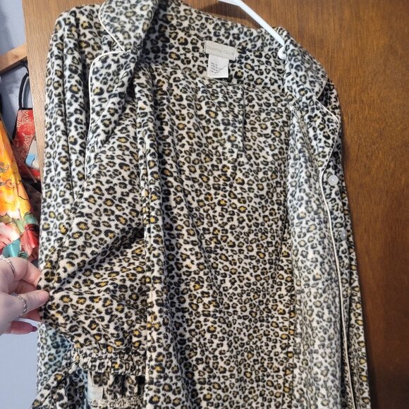Leopard Print Fuzzy Pajamas - Picture 3 of 4